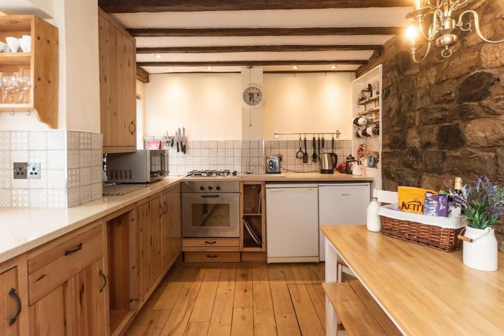 The On The Square, Wensley - Derbyshire Country Cottage. * Matlock (Derbyshire)