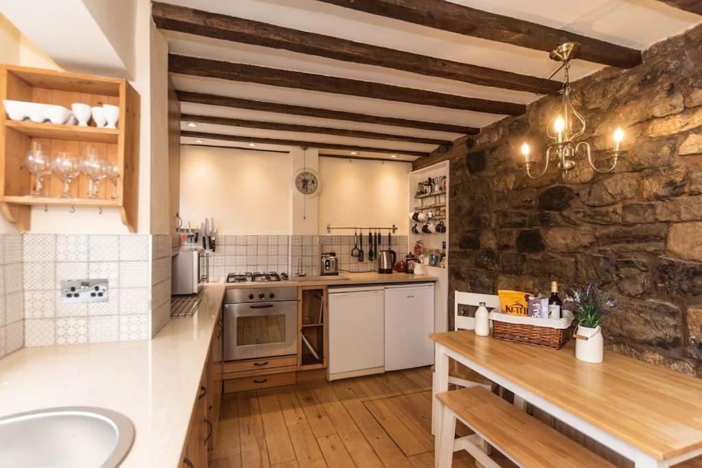 The On The Square, Wensley - Derbyshire Country Cottage. Holiday home