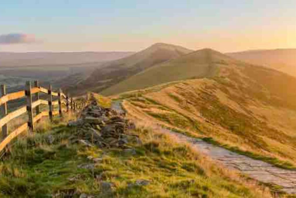 The On The Square, Wensley - Derbyshire Country Cottage. Holiday home *